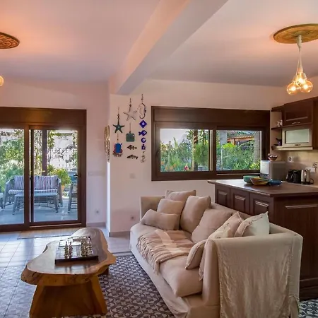 Enjoy 4br Wprivate Garden In Trkbk 빌라